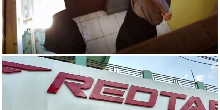 While trying clothes in the showroom, the manager peeped and the police started searching