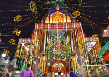 अंतिम सोमवार को शिव मंदिरों में हुआ जलाभिषेक