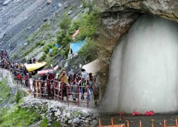 अमरनाथ यात्रा में घोड़े वाले यात्रियों को रहे लूट, विरोध पर पत्थरों से किया हमला,कई घायल