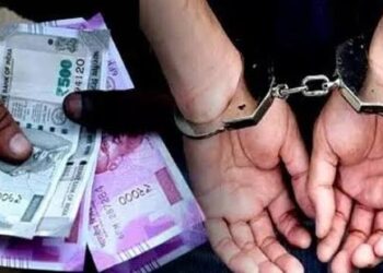 बीडीए का लिपिक रिश्वत लेते गिरफ्तारकई स्थानों पर प्रॉपर्टी के मिले अहम दस्तावेज