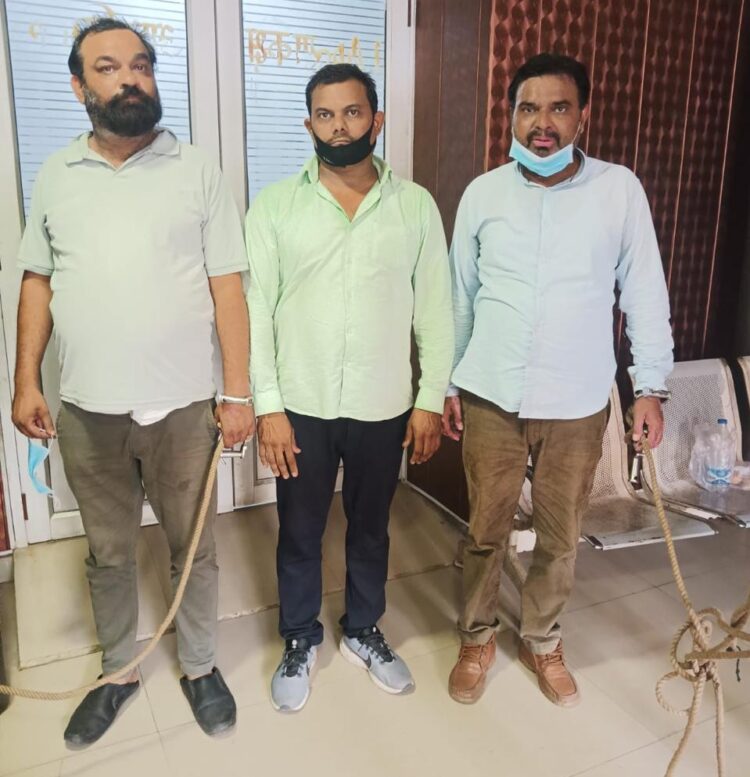 Three brokers arrested in extortion, rest should be ready