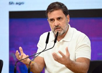 बोले राहुल गांधी, अडानी को गिरफ्तारी से बचा रही है मोदी सरकार