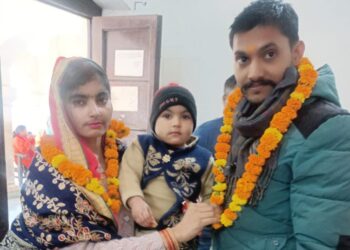 लोक अदालत में वाद निस्तारित होने के बाद लोगों ने जताई खुशी