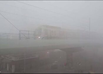 तराई क्षेत्रों में घने कोहरे का अलर्ट, कई जिलों में यातायात प्रभावित