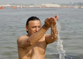 सपा प्रमुख अखिलेश यादव ने महाकुंभ में 11 डुबकियाँ लगाई, बताया हर डुबकी का महत्व