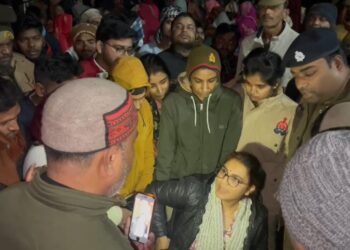 मारपीट में घायल युवक की इलाज के दौरान मौत, नाराज परिजनों व ग्रामीणों ने किया घंटो प्रदर्शन