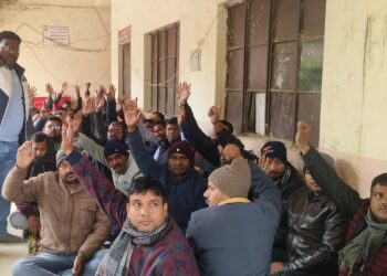 लेखपालों का एक दिवसीय धरना, एंटी करप्शन की कार्यवाही पर अंकुश की मांग