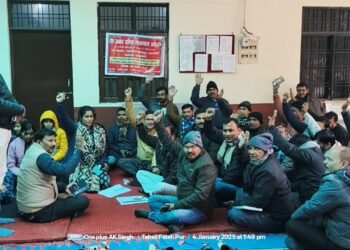 एंटी करप्शन टीम की कार्रवाई से रोष, लेखपाल संघ ने सभी तहसीलों में सौंपा ज्ञापन