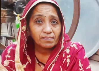 चलती ट्रेन में महिला रेलकर्मी का मर्डर, टॉयलेट में छिपाया शव