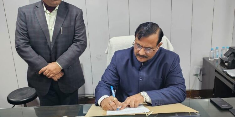 एसएन साबत ने संभाला उत्तर प्रदेश अधीनस्थ सेवा चयन आयोग के अध्यक्ष का पद