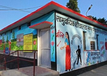 सार्वजनिक शौचालय बंद होने से लोगों को समस्याएं