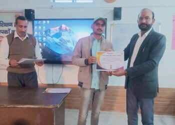 बीईओ रोहनिया ने बेहतर प्रदर्शन करने वाले शिक्षकों को किया सम्मानित, ‘स्टार टीचर ऑफ द मंथ’ की पहल शुरू