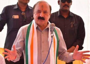 सांसद किशोरी लाल शर्मा ने जनसुनवाई किसान न्याय यात्रा बैठक और कंबल वितरण कार्यक्रम में लिया हिस्सा