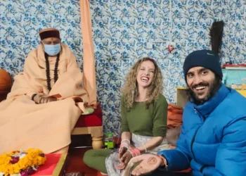 महाकुंभ में ग्रीस की पेनेलोप बनी दुल्हन, दिल्ली के योग गुरु सिद्धार्थ के साथ लिए सात फेरे