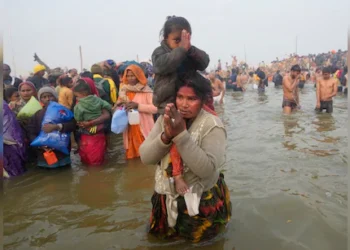 आस्था के सामने तकलीफ भूले लोग, बोले- चले आओ, तीन पीढ़ी बाद फिर मिलेगा ऐसा सौभाग्य