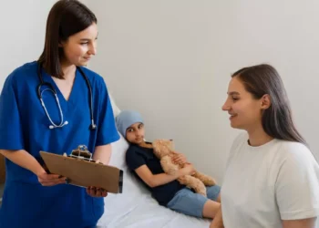 आनुवांशिक कारणों और कमजोर इम्यूनिटी से बच्चों में बढ़ रहे हैं कैंसर के मामले