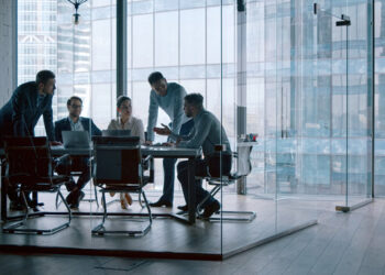 सीएम योगी की बड़ी घोषणा, आउटसोर्सिंग कर्मचारियों को मिलेगा 16,000 से 20,000 रुपये वेतन