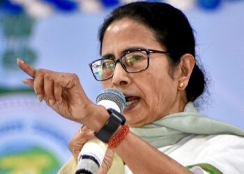 ममता बनर्जी के ‘मृत्यु कुंभ’ बयान पर यूपी में मचा सियासी घमासान