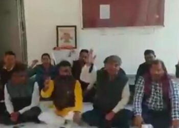 शिक्षकों की बहाली न होने से शिक्षक लामबंद, बड़े आंदोलन की दी चेतावनी