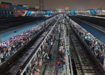 नई दिल्ली रेलवे स्टेशन पर भगदड़ में अब तक 18 लोगों की मौत, आठ घायल