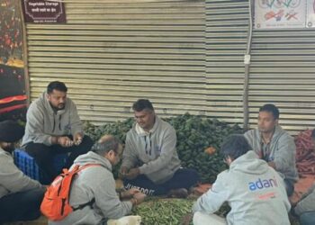 हजारों लोगों को रोजगार दे रहा महाकुंभ, लाखों रुपए कमा रहे किसान