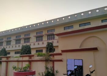 सीतापुर में पहली पाली में 293 छात्र और 124 छात्राओं ने दी यूपी बोर्ड परीक्षा, 11 रहे अनुपस्थित