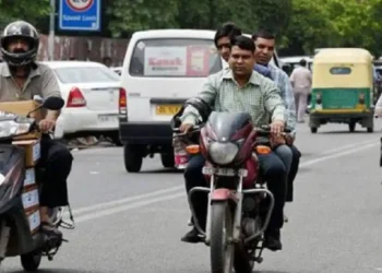 सुप्रीम कोर्ट की सड़क सुरक्षा बैठक में बिना हेलमेट वाहन चलाने वालों पर लिया गया कार्रवाई का फैसला