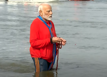 महाकुंभ में पीएम मोदी की आस्था की डुबकी, रुद्राक्ष धारण कर सूर्य को दिया अर्घ्य