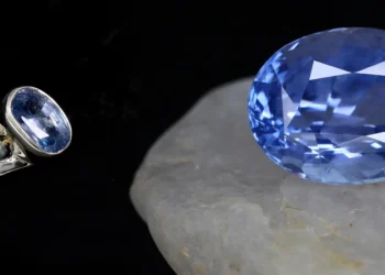 नीलम धारण करें तो सात बातों का रखें ध्यान, वरना नहीं करेगा असर