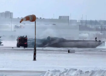 टोरंटो में लैंडिंग के दौरान विमान दुर्घटना, 17 यात्री घायल