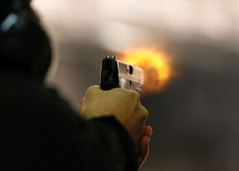 गाजियाबाद में बाइक सवारों को पुलिस ने रोका तो चला दी गोली