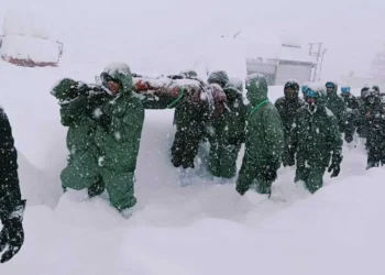 चमोली में बर्फीले तूफान में फंसे 55 मजदूरों का रेस्क्यू, आठ लापता