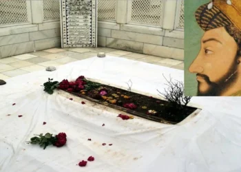 औरंगजेब की कब्र हटाने के लिए बजरंग दल का प्रदर्शन, सड़कों पर उतरे हिंदू संगठन