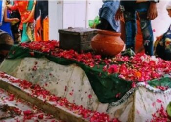 यूपी में गाजी मियां की दरगाह पर पुलिस ने लगाया ताला, दरगाह कमेटी ने क्या कहा