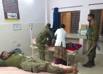 हैदराबाद एनएच 63 पर आईईडी ब्लास्ट, सर्चिंग से लौट रहे दो जवान घायल