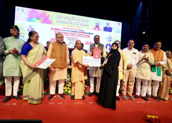 योगी आदित्यनाथ ने 1.86 करोड़ परिवारों को वितरित की 1890 करोड़ रुपये की गैस सब्सिडी