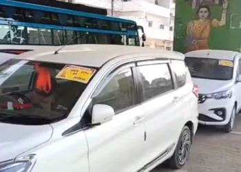 ‘बाराती’ बनकर पहुंचे इनकम टैक्स ऑफिसर, कारोबारी को आया हार्ट अटैक