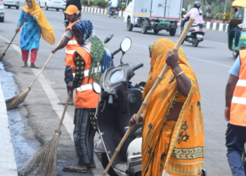 होली पर ड्यूटी से गायब रहे सफाईकर्मियों का काटा जाएगा वेतन