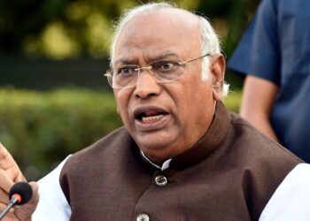 डेटा संरक्षण के नाम पर आरटीआई को कमजोर कर रही मोदी सरकार: खरगे