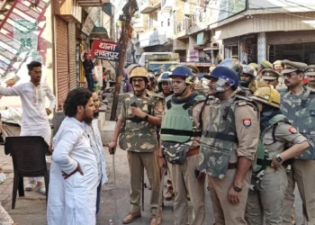 लोकसभा में आज पेश किया जाएगा वक्फ संशोधन बिल, यूपी में अलर्ट पर पुलिस