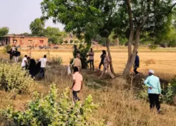 ट्रेन के सामने दो बेटों संग कूदी महिला की कटकर मौत, चारों ओर फैल गए मांस के लोथड़े