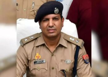 पीएम मोदी की सख्ती के बाद पुलिस अधिकारी पर गिरी गाज, आईपीएस चंद्रकांत मीना को हटाया