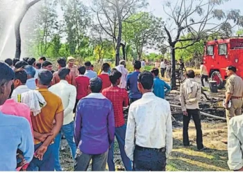 बचाओ-बचाओ की चीखें और फिर सन्नाटा, बेबस मां की आंखों के सामने जिंदा जल गए दो मासूम, गांव में मातम