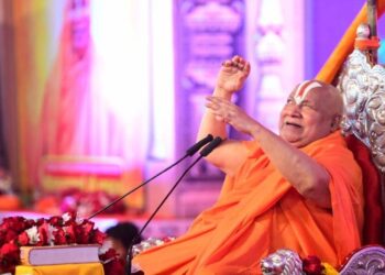 जगद्गुरु रामभद्राचार्य का वक्फ संशोधन अधिनियम पर बड़ा बयान, विरोध करने वाले को बताया ‘मूर्ख’