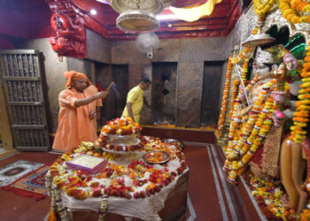 सीएम योगी ने बलरामपुर में मां पाटेश्वरी शक्ति पीठ में किया दर्शन-पूजन