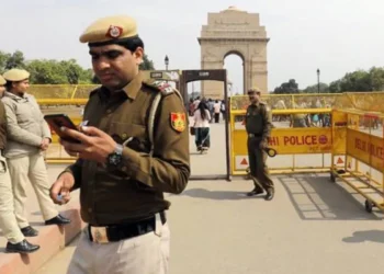 हाई अलर्ट पर दिल्ली, सभी सरकारी कर्मचारियों की छुट्टियां रद्द, अतिरिक्त सुरक्षाबल तैनात