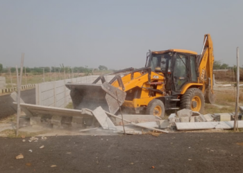 एलडीए ने अवैध निर्माण पर चलाया बुलडोजर, गंगोत्री सिटी समेत तीन प्लाटिंग ध्वस्त