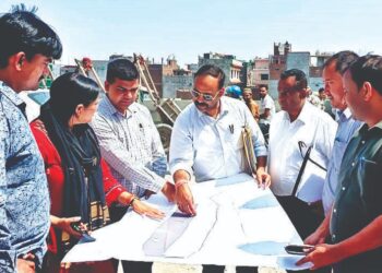 इंदिरा नगर की बदहाल व्यवस्था पर नगर आयुक्त सख्त, 24 घंटे में सुधार के निर्देश