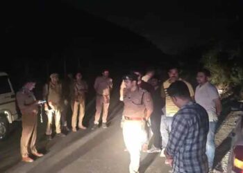 गोसाईगंज में गो तस्करों से पुलिस की मुठभेड़, एक आरोपित घायल