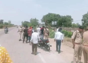 न्यायालय जा रहे वकील को मारी गोली, तड़पते हुए पड़ोसी पर लगाया आरोप